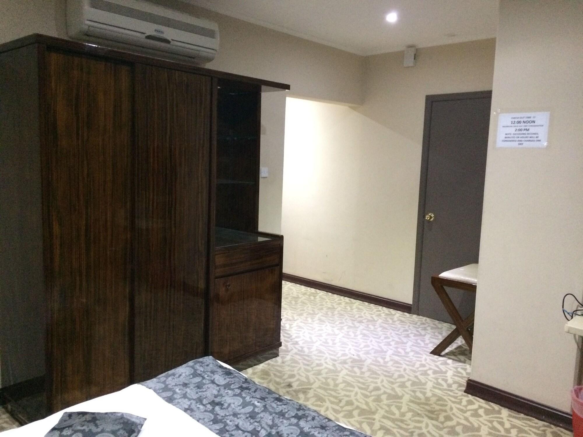 Imperial Suites Hotel 17/32