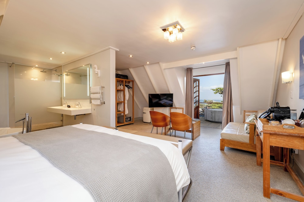 Romantic, Wood, King Bed, Hot Tub
