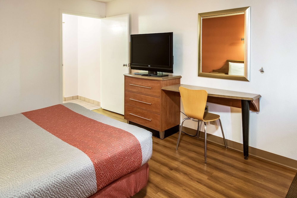 Motel6 Dayton Englewood 12/21