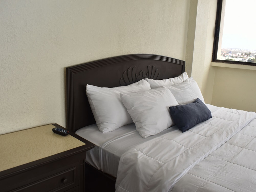 Corona Plaza Hotel 36/70