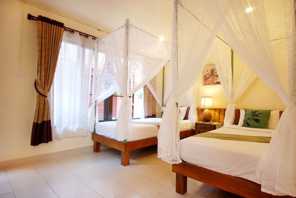 SUPERIOR, HOUSE, TWIN BEDS, TERRACE