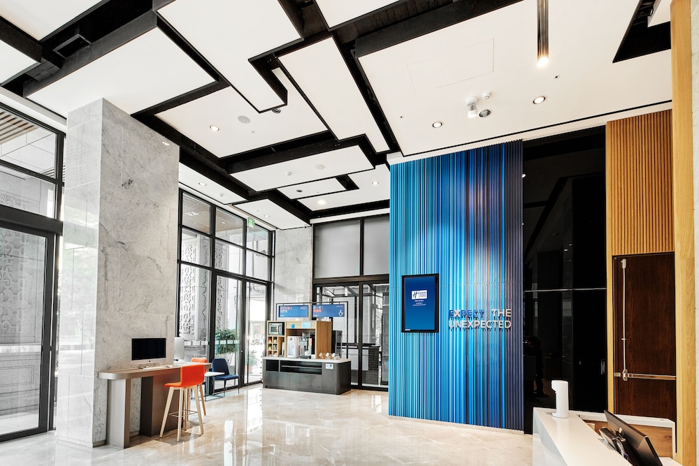 Holiday Inn Express Kaohsiung Love River 10/49