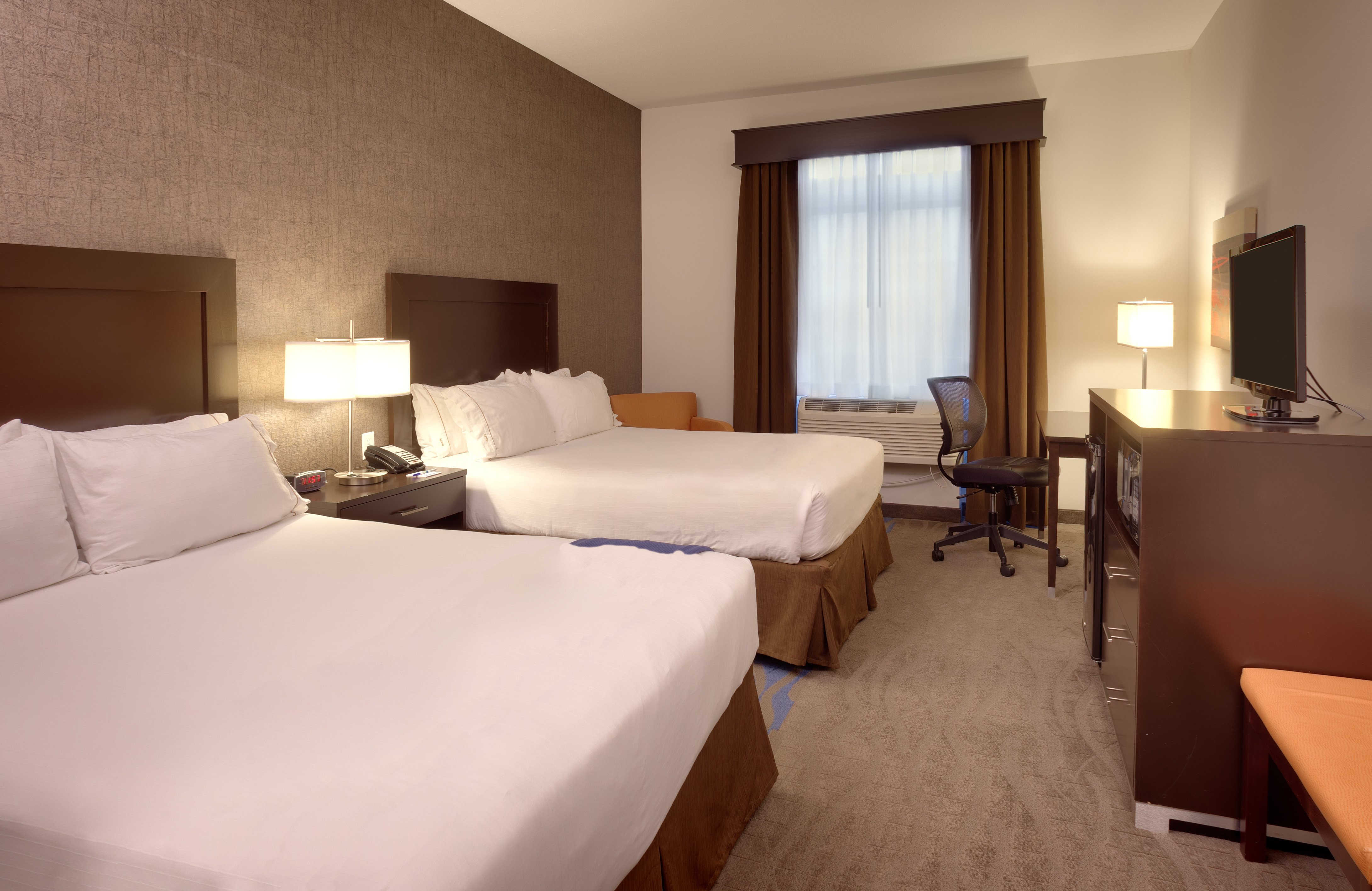 Holiday Inn Express Suites Overland Park 13/60