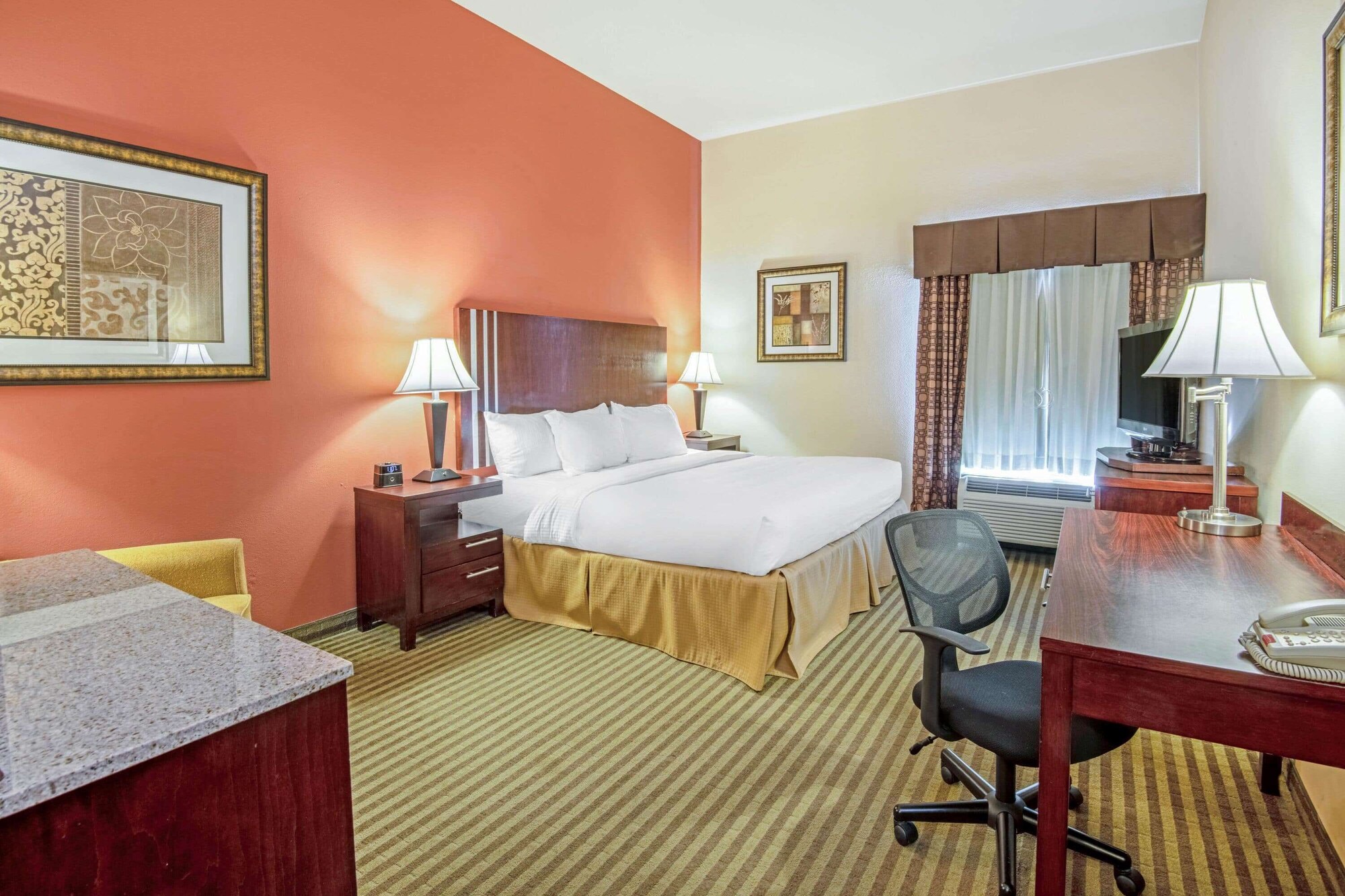 Deluxe, King Bed, Accessible, La Quinta Inn And Suites By Wyndham Woodward 4/7