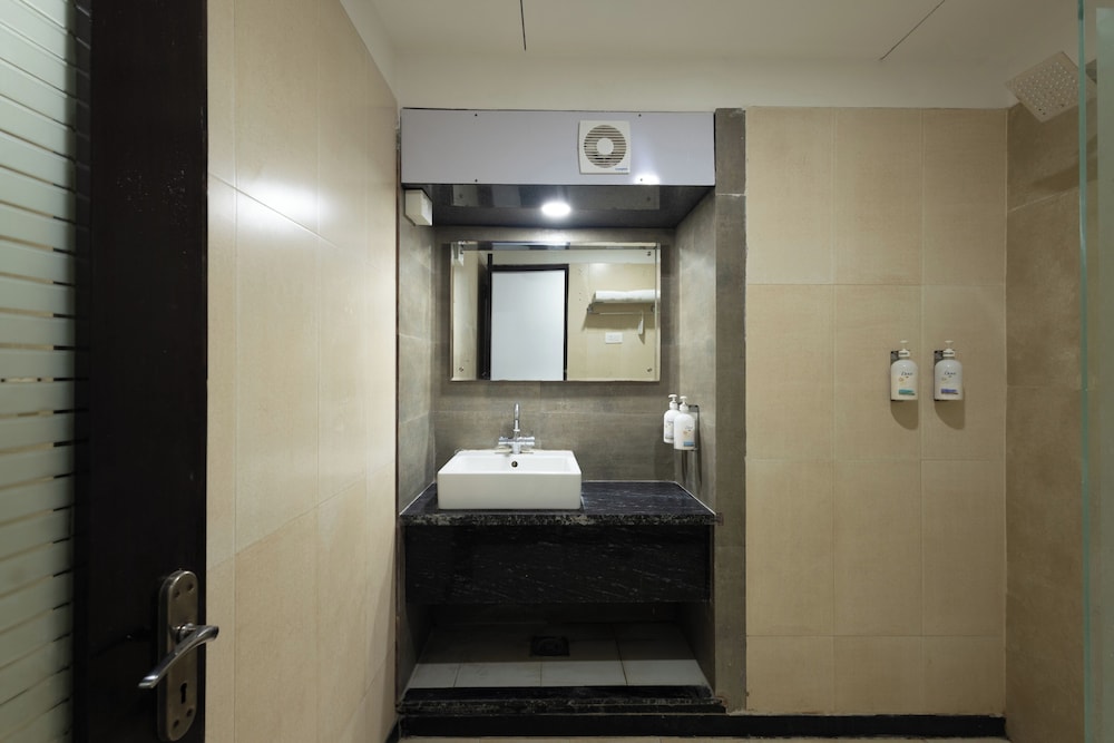 Capital O 33294 Hotel Sapphire Regency (Ex. Sapphire Regency) 46/50