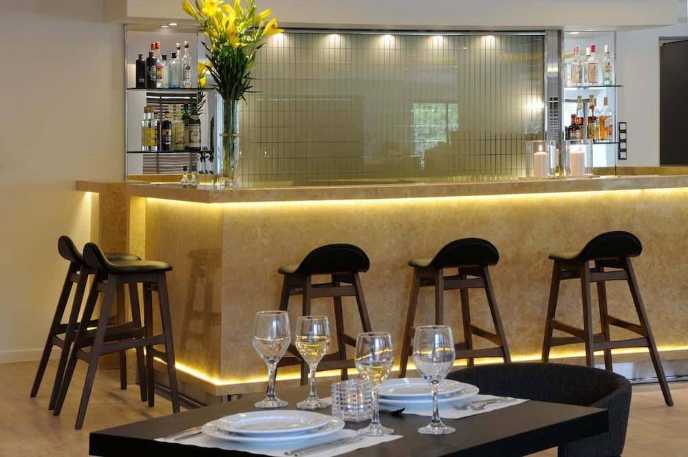 Athens Avenue Hotel 33/41
