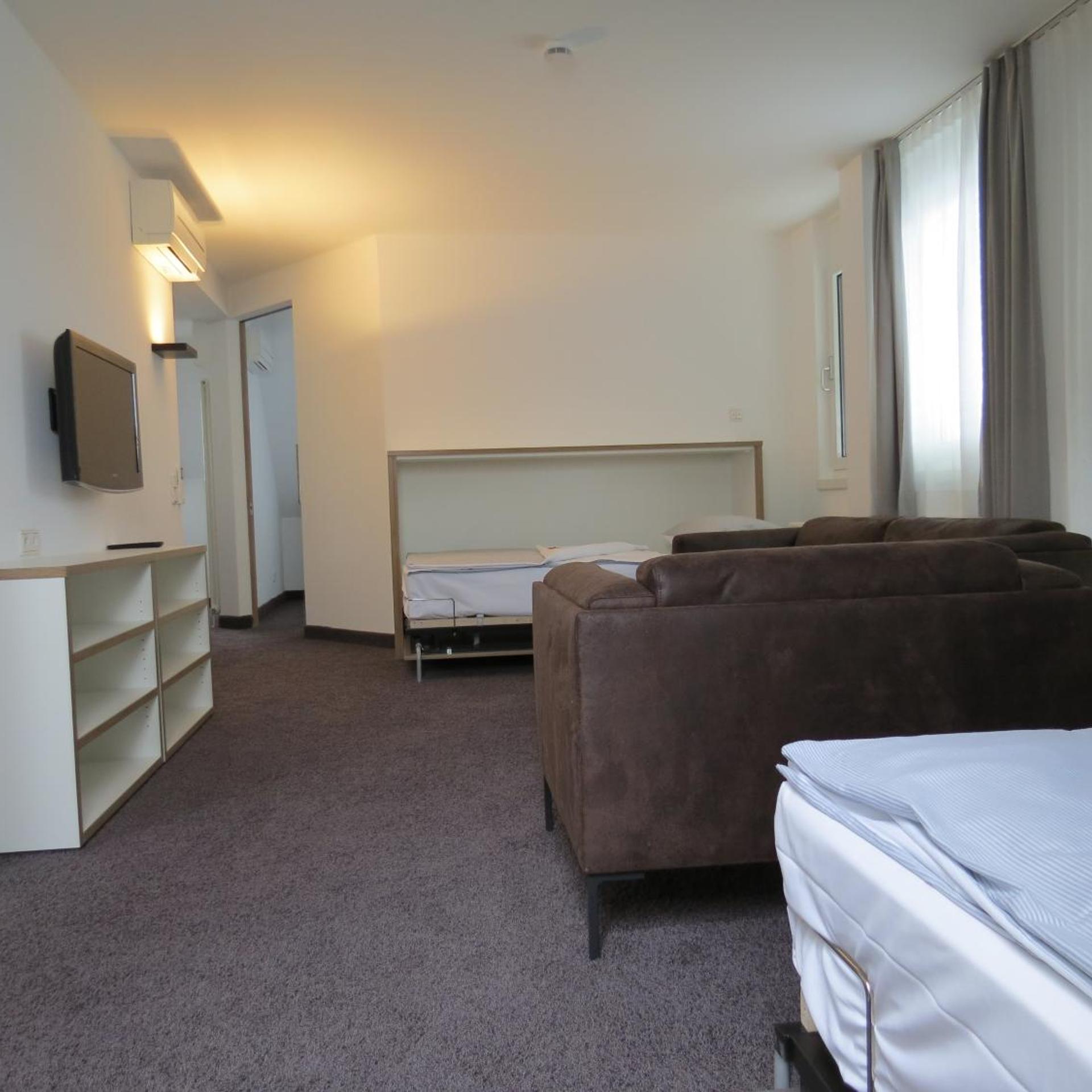 جناح عائلي كومفورت، Comfor Hotel 5/10
