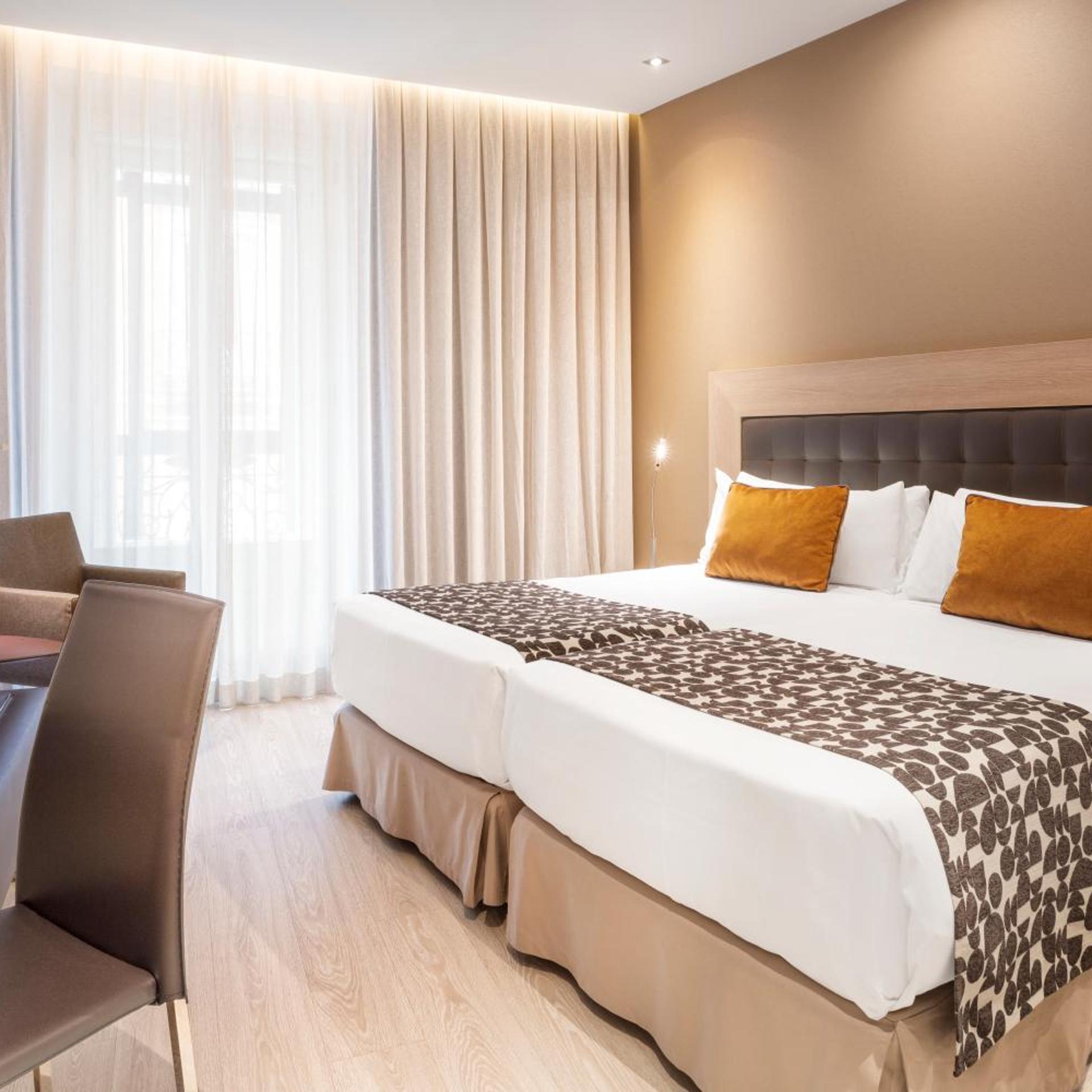 Room, Double or Twin Bed, City View