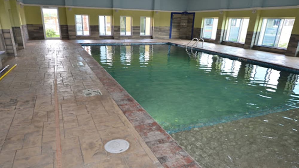 Holiday Inn Express And Suites Raymondville 4/28