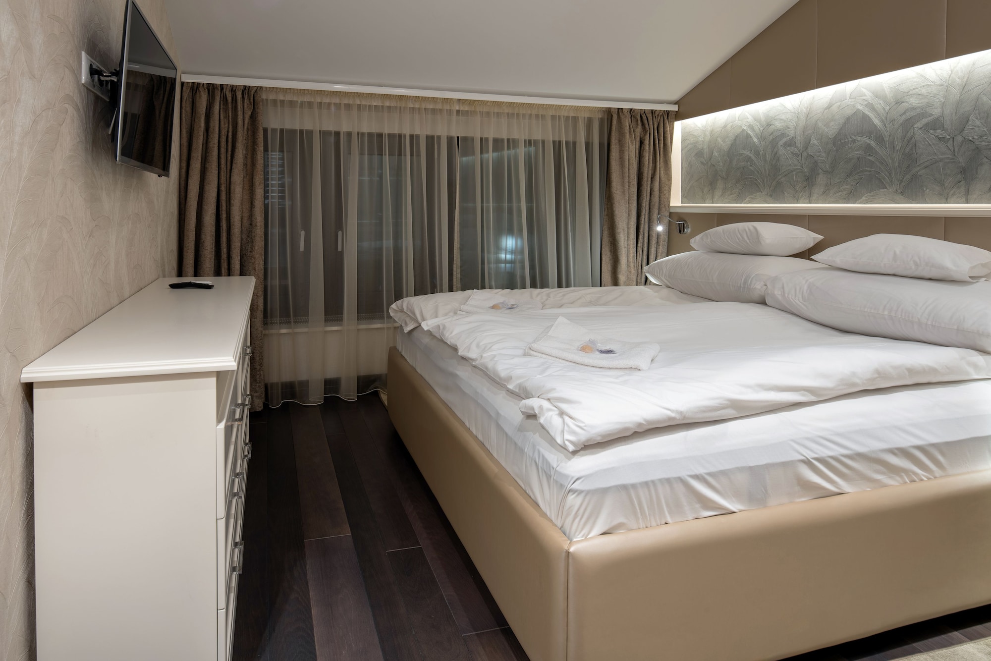 4 BEDROOMS, PRESTIGE, APARTMENT