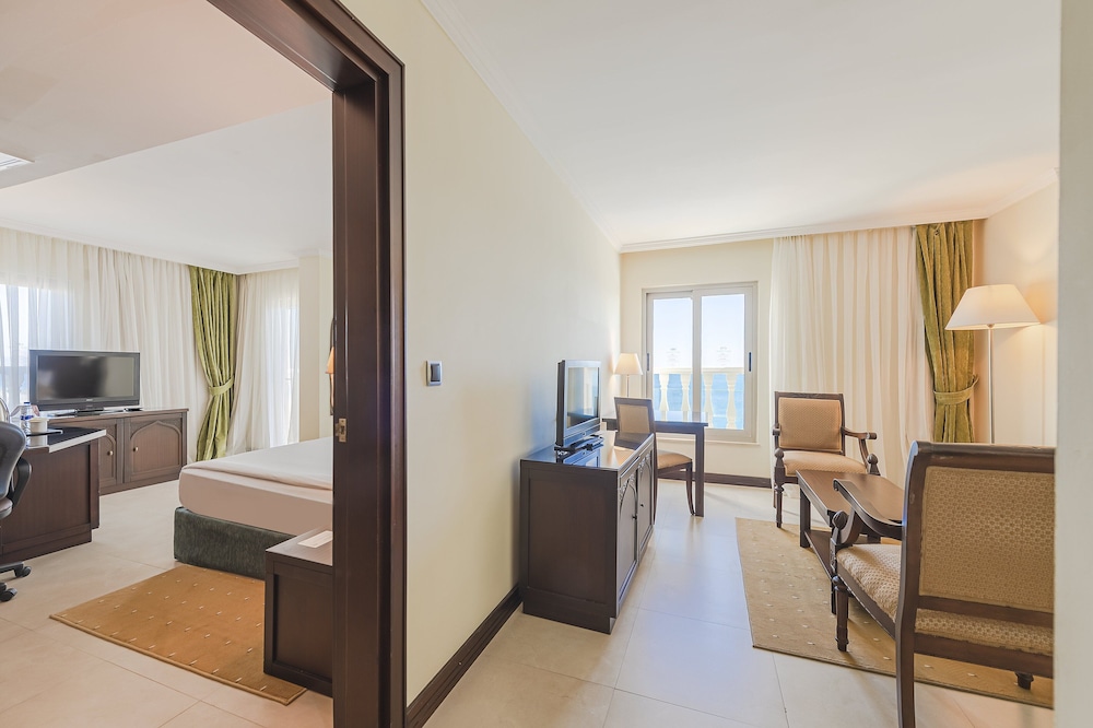 Crowne Plaza Antalya 69/83
