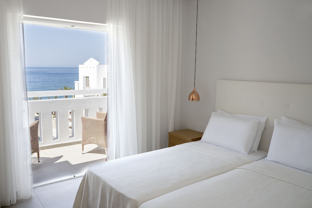 Maritimo Beach Hotel 21/65