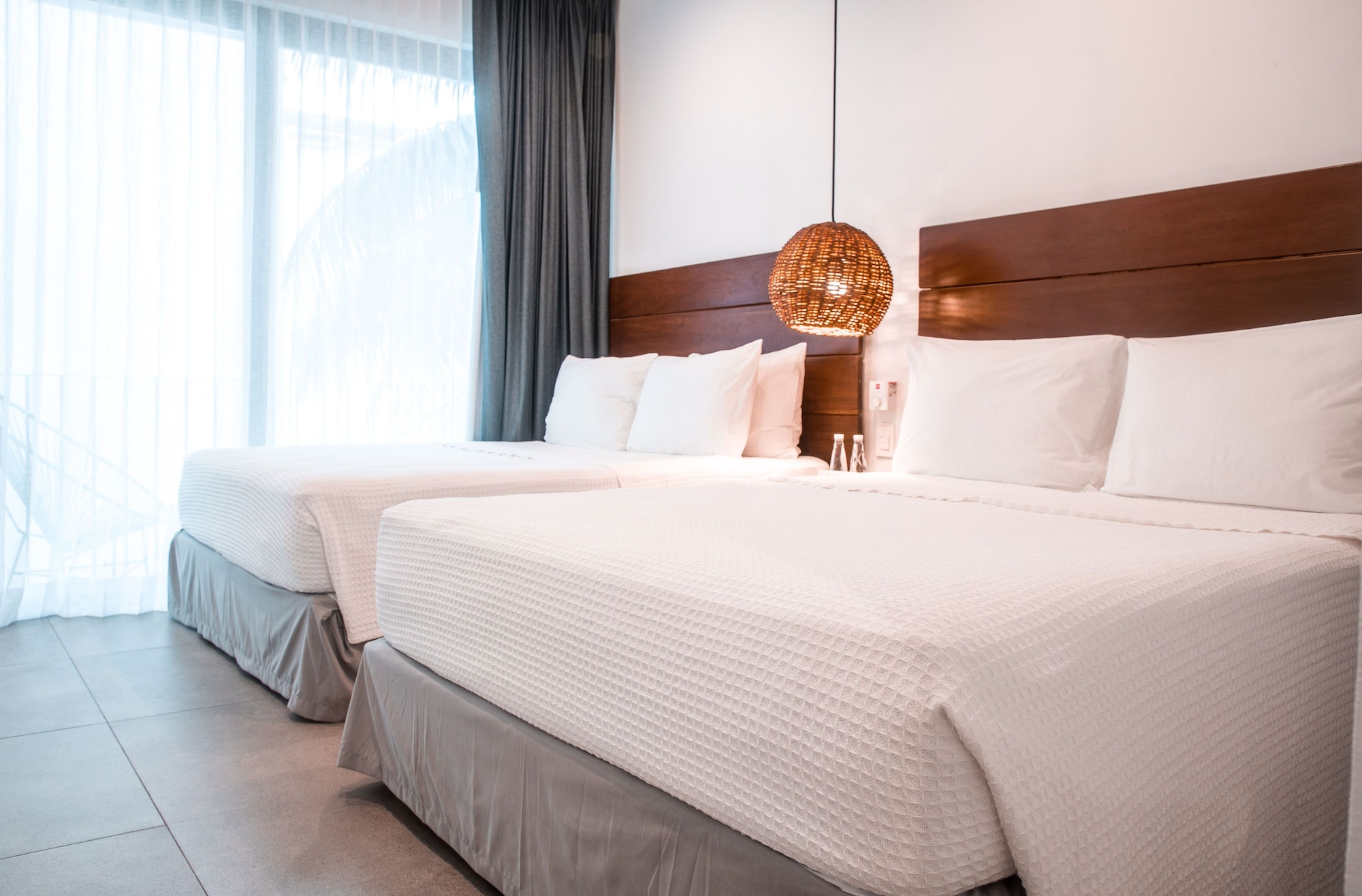 STANDARD, 2 QUEEN BEDS