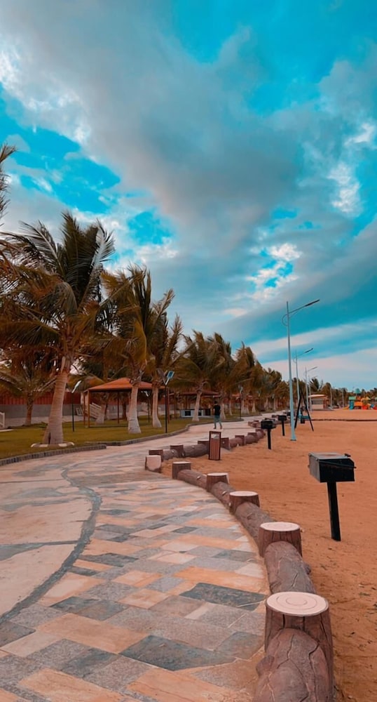 GOLDEN MARINA RESORT 38/50