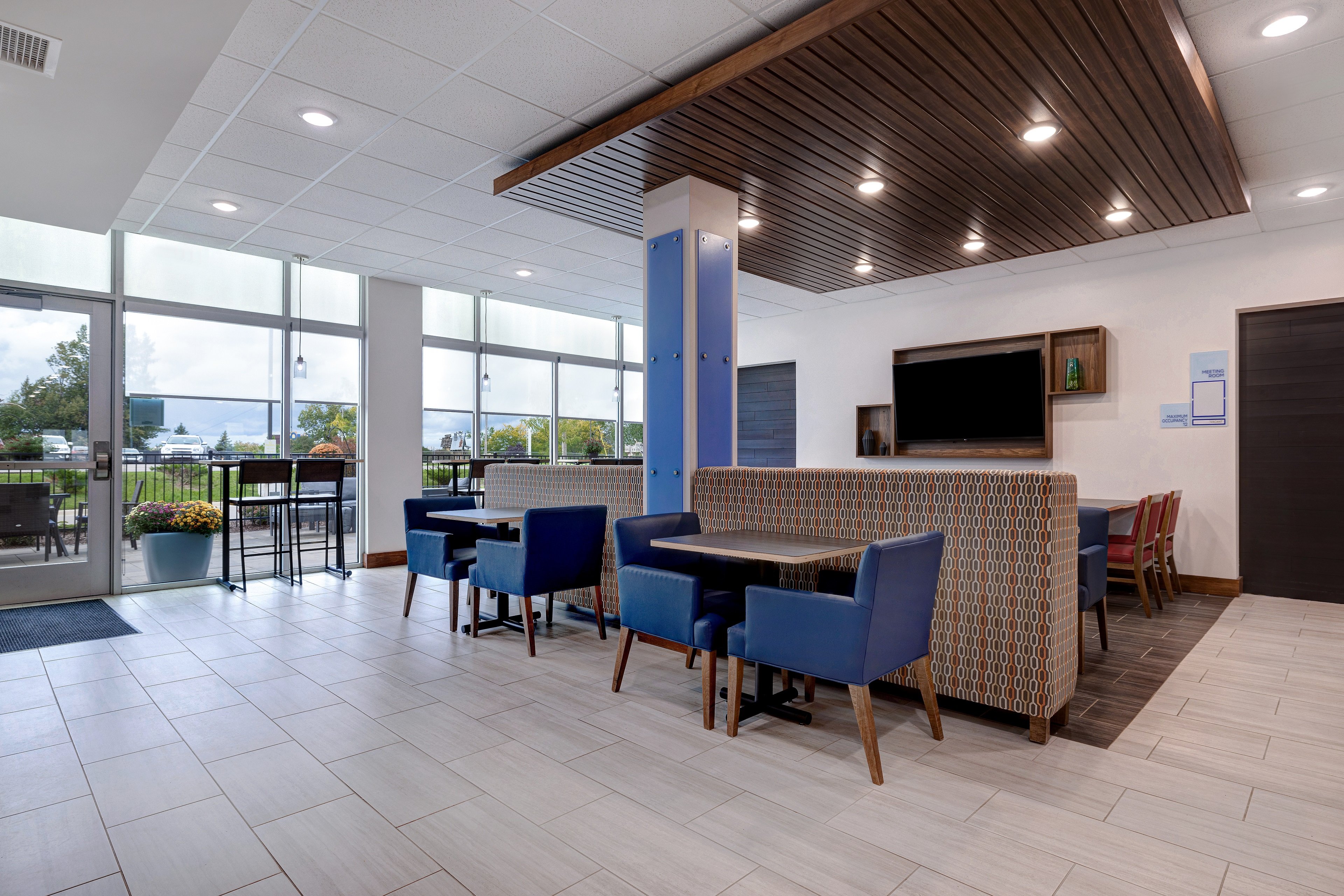 Holiday Inn Express And Suites Grand Rapids South Wyoming 60/73