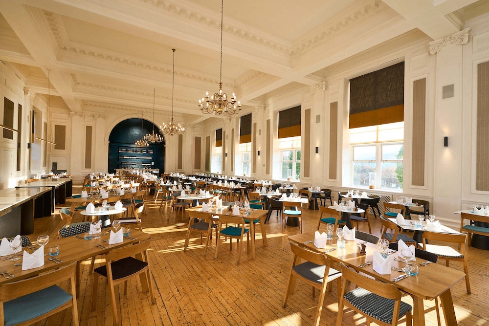 Peebles Hydro Hotel 66/74