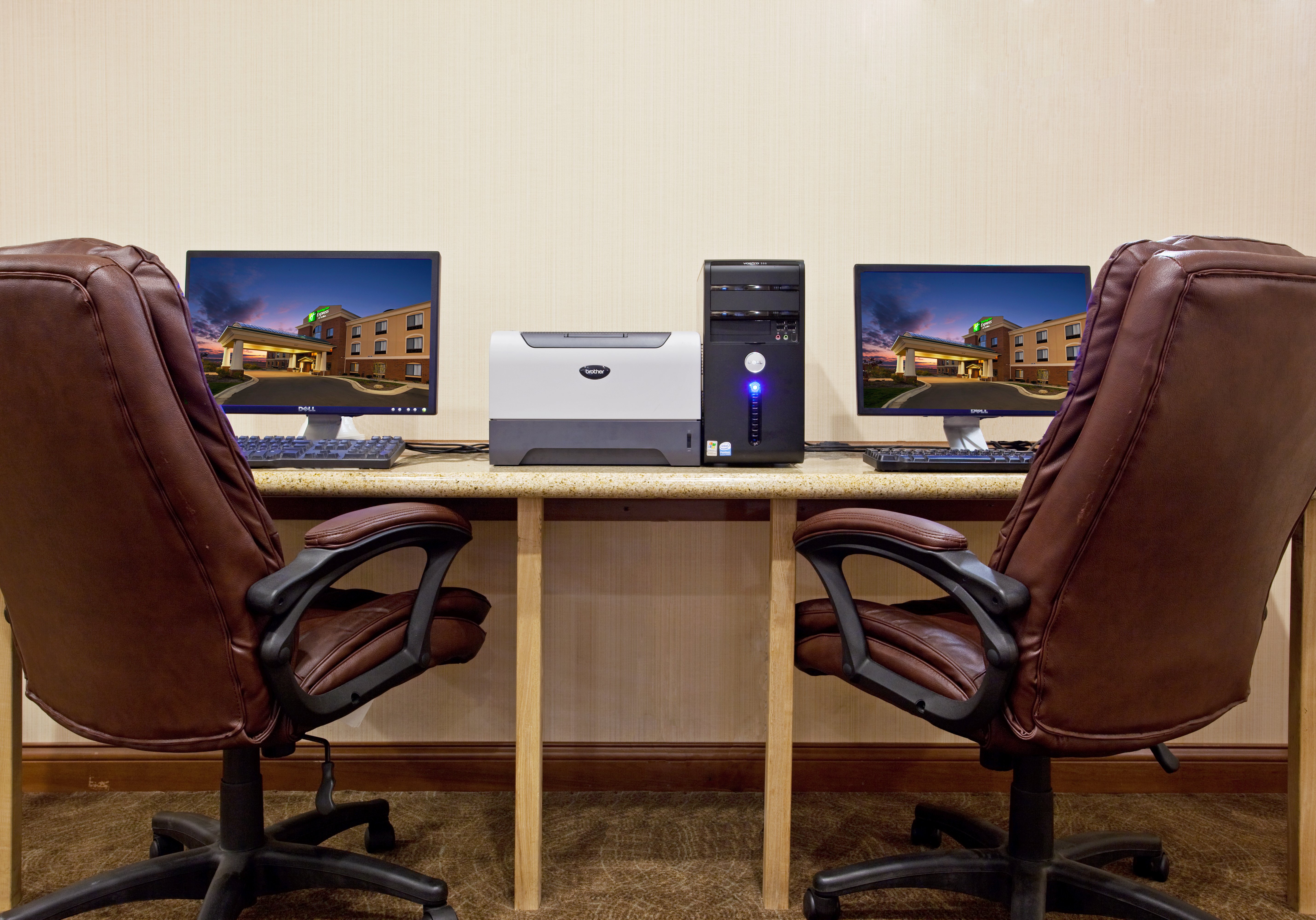 Holiday Inn Express Suites Howell 48/51