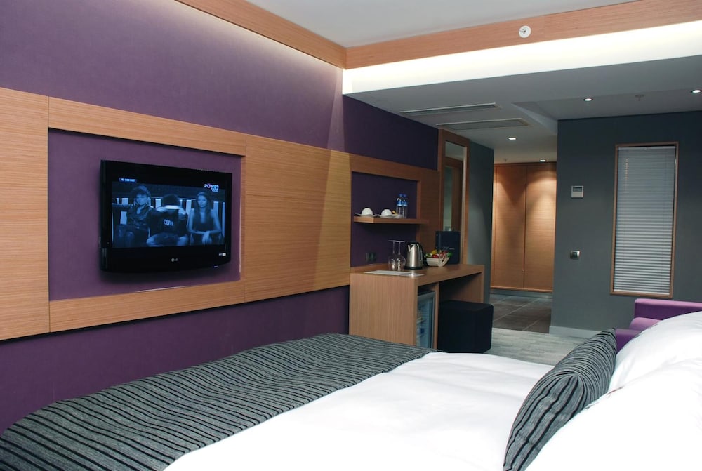 Met Boutique Hotel 12/36