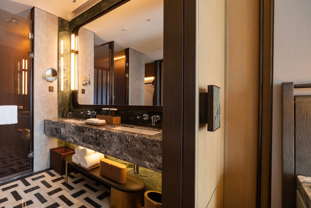 Jianguo Hotel Huanqiu 40/43