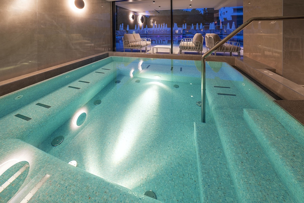 Riva Luxury Hotel 30/69