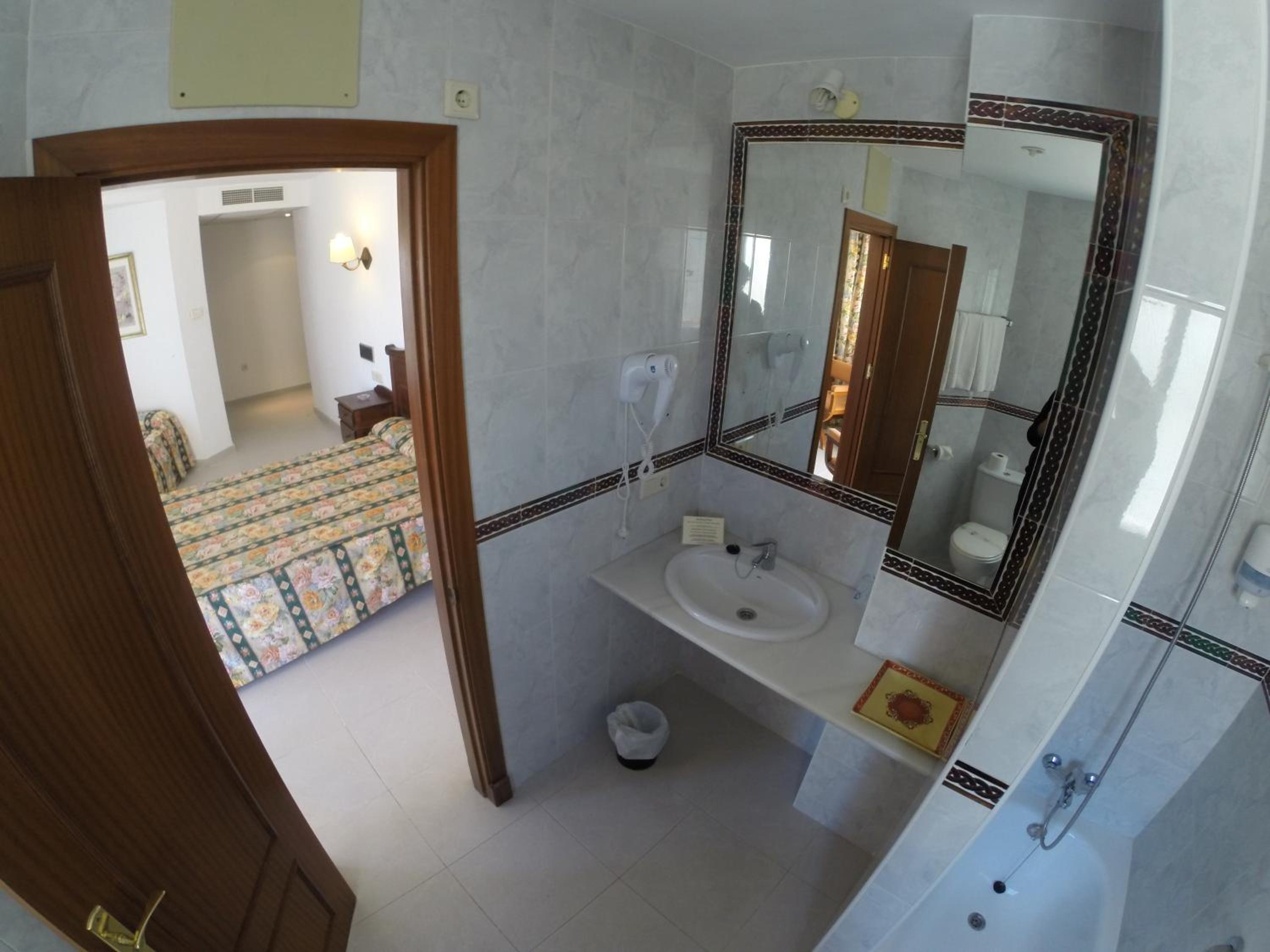 Room, Triple, Hotel Pozo Del Duque Ii 3/4