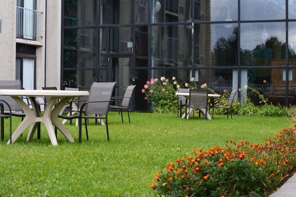 Centre de Congres Hotel La Sagueneenne 4/31