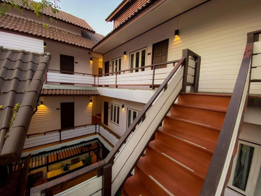Thanicha Resort Amphawa 2/72