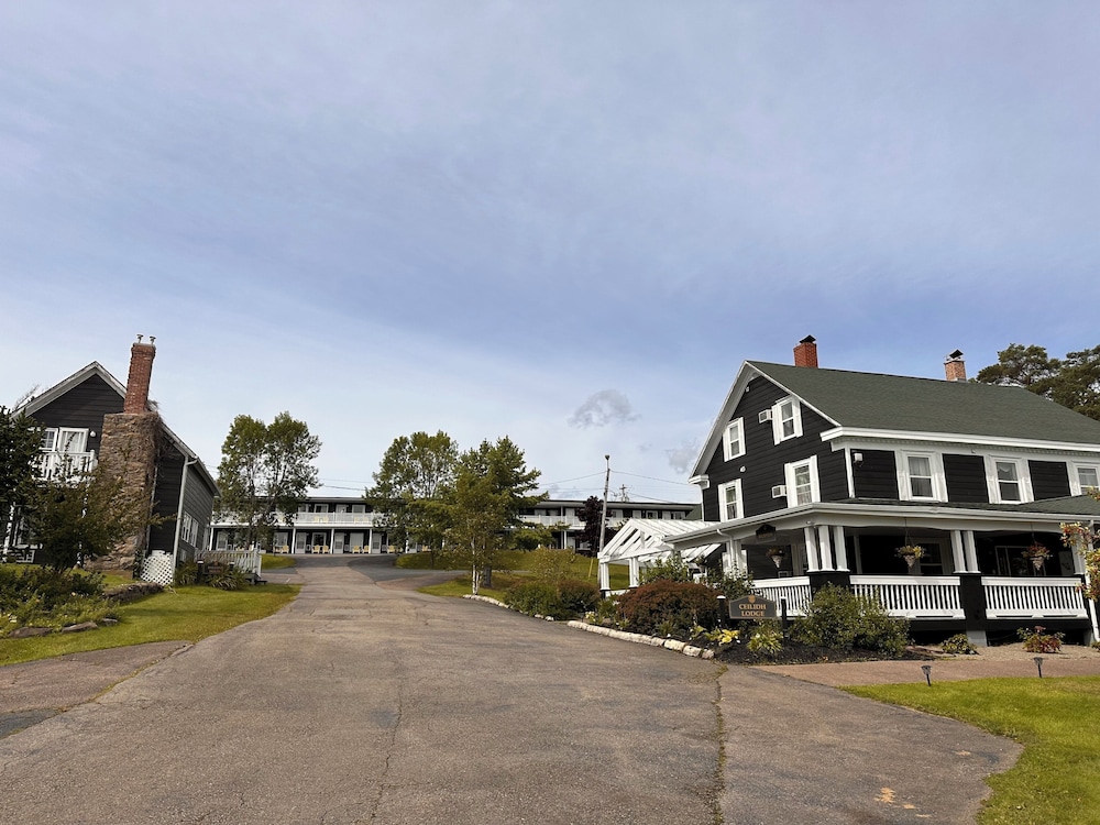 Ceilidh Country Lodge 37/48