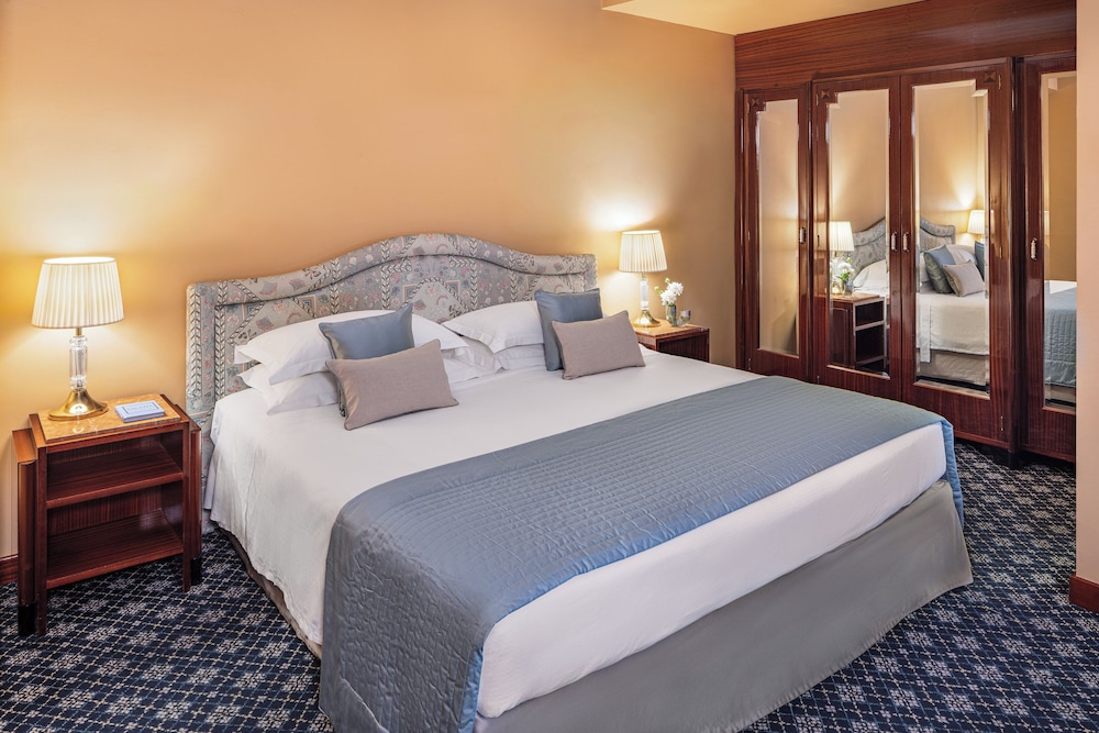 Suite, King and Twin Beds