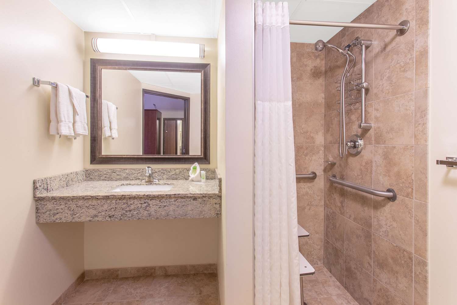 AmericInn by Wyndham Calumet 18/19