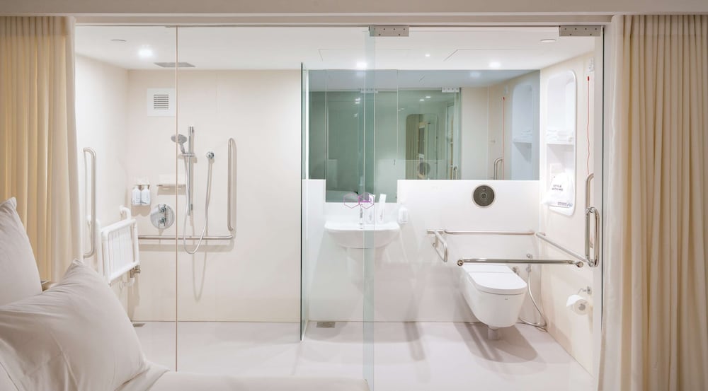 Yotelair Singapore Changi Airport 10/51