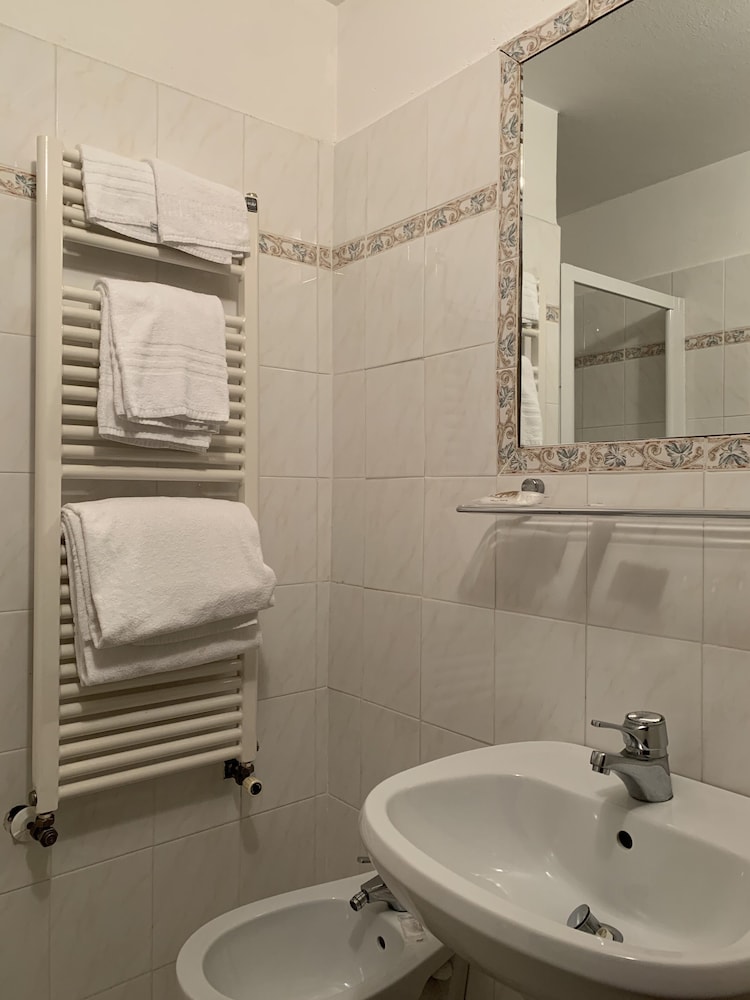 Hotel Villa Sara 53/60