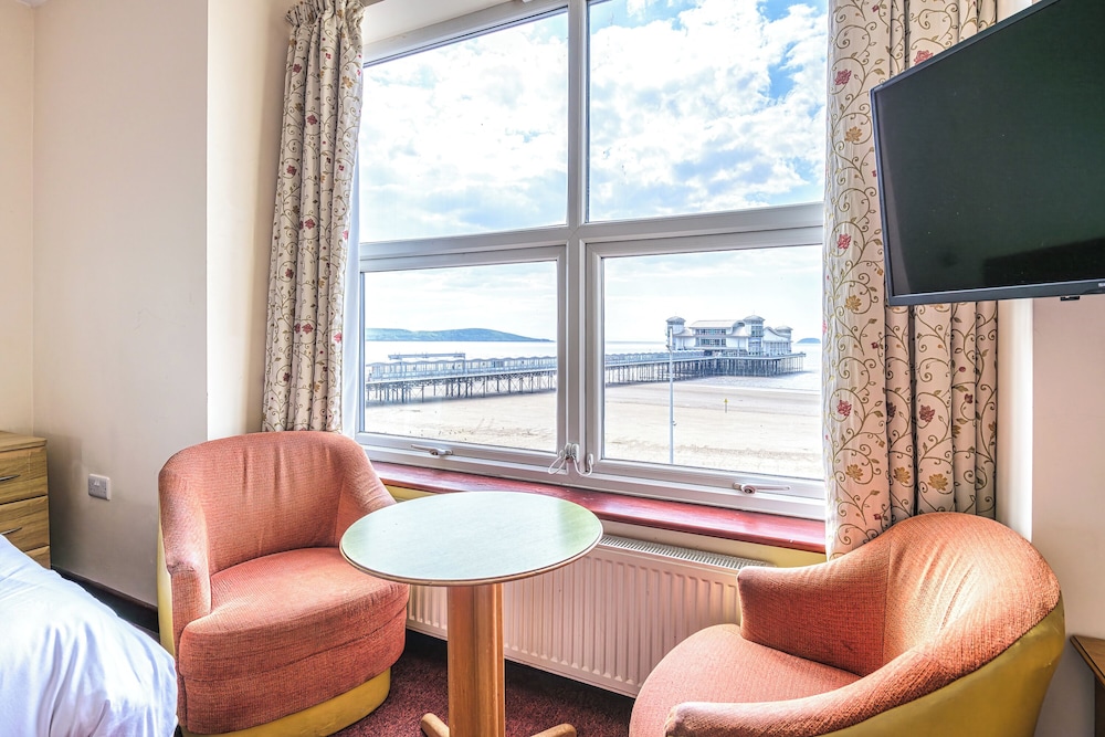 The Sandringham Hotel 28/48