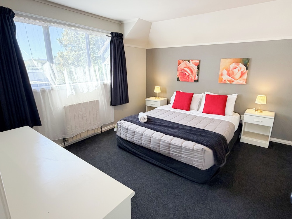 EXECUTIVE, SUITE