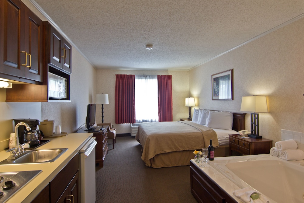 Coshocton Village Inn and Suites 23/68