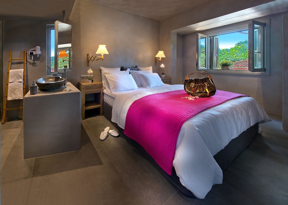 2 Bedrooms, Executive, Suite, 1 Queen and 3 Single Beds, Beach Front، Calypso Villas Zakynthos 3/6