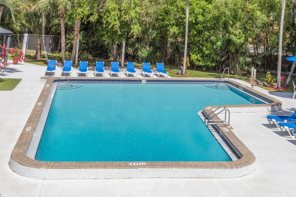 Travelodge By Wyndham Lakeland 1/55