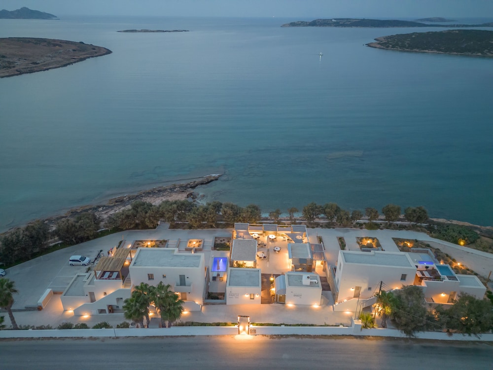 Paros Comfy Suites 1/50