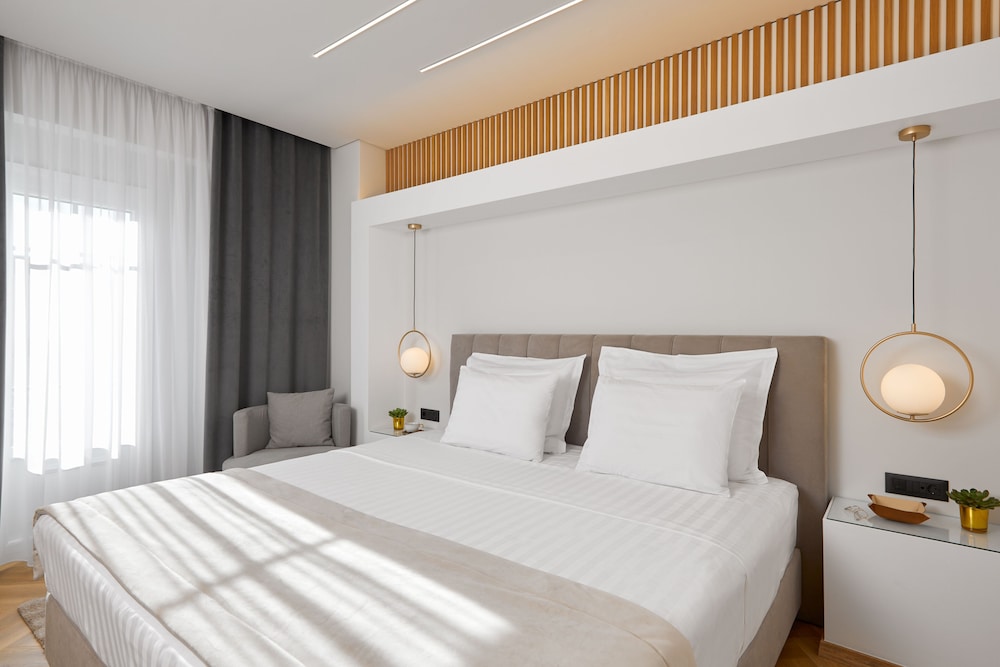 1 BEDROOM, GRAND, SUITE, PRIVATE BATHROOM