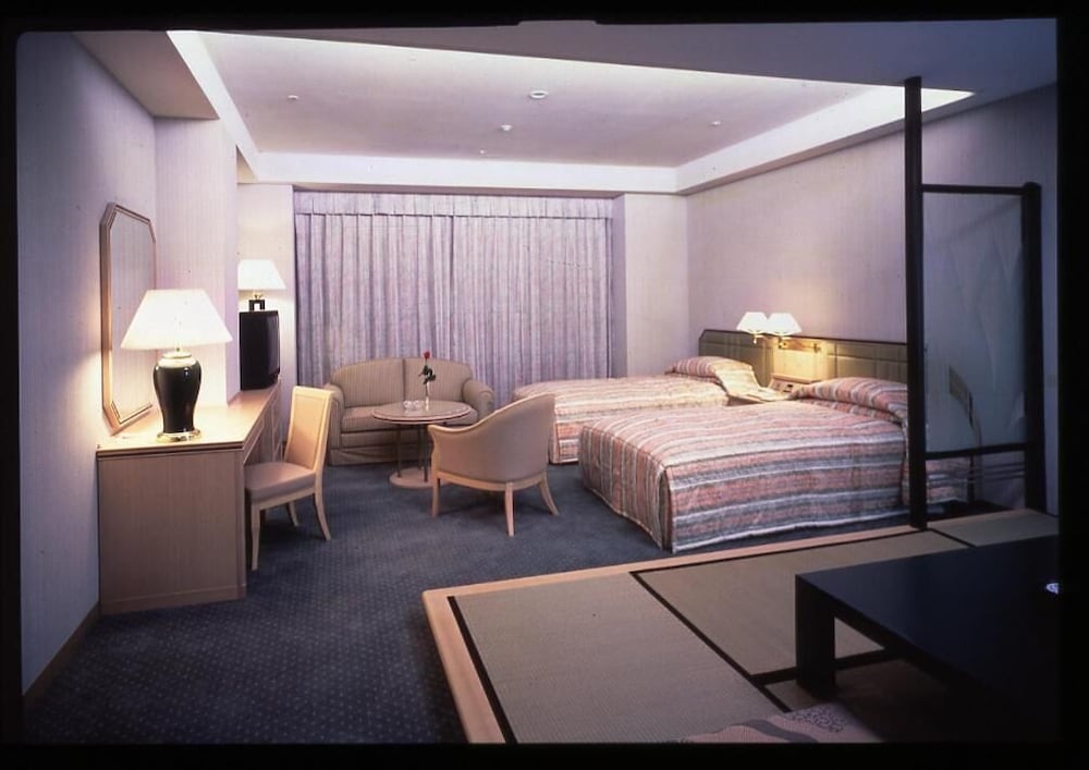 Naspa New Otani Hotel 17/75
