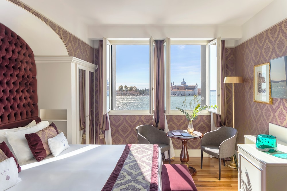DELUXE, LAGOON VIEW