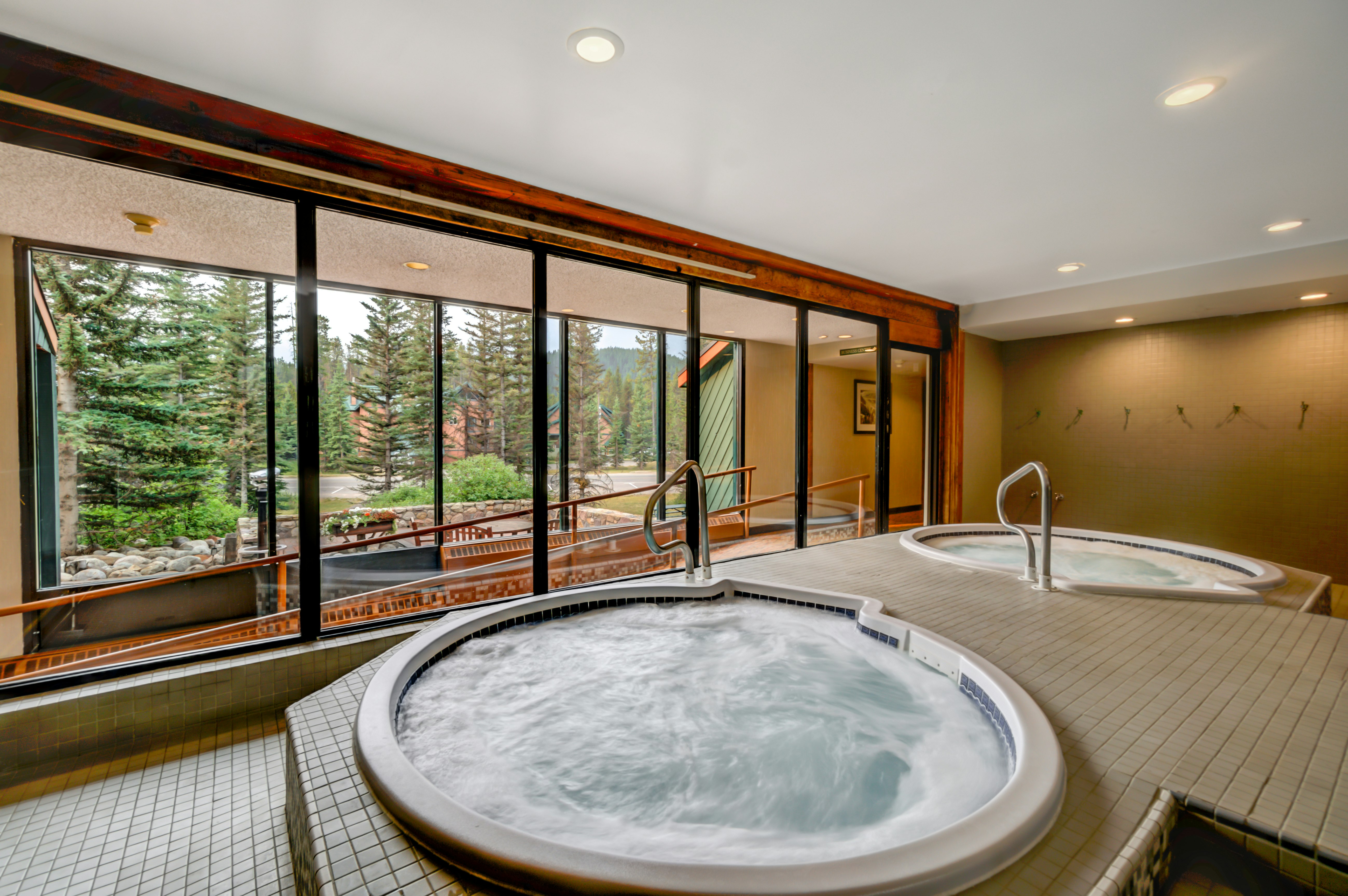 Lake Louise Inn 45/72