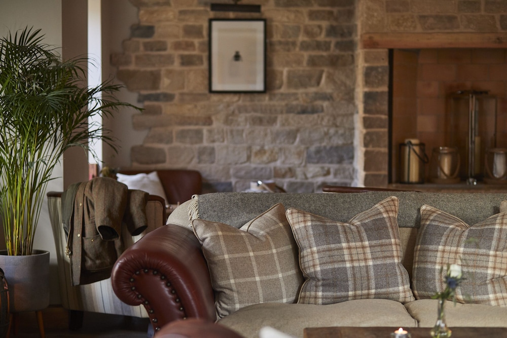 The Crown of Crucis Country Inn And Hotel 11/22