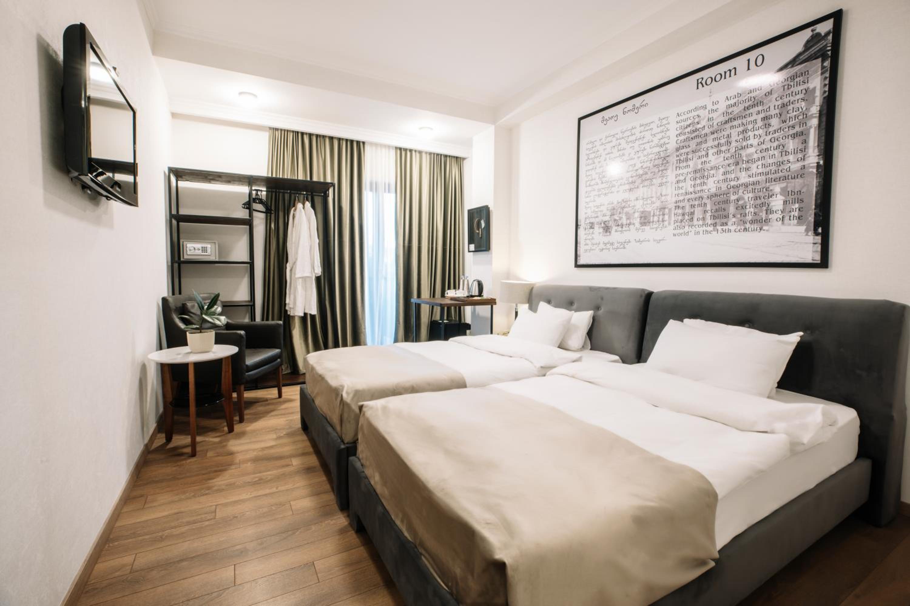 Superior, Twin Beds, City View, Balcony
