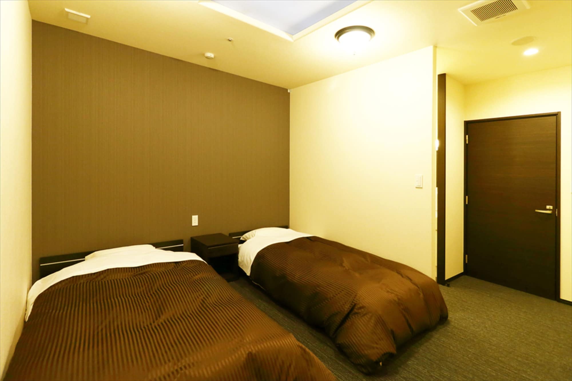 STANDARD, TWIN BEDS, PRIVATE BATHROOM