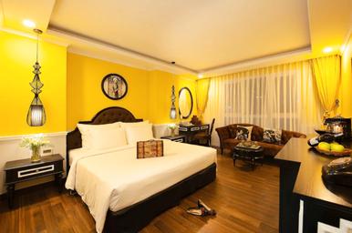 suite, city view