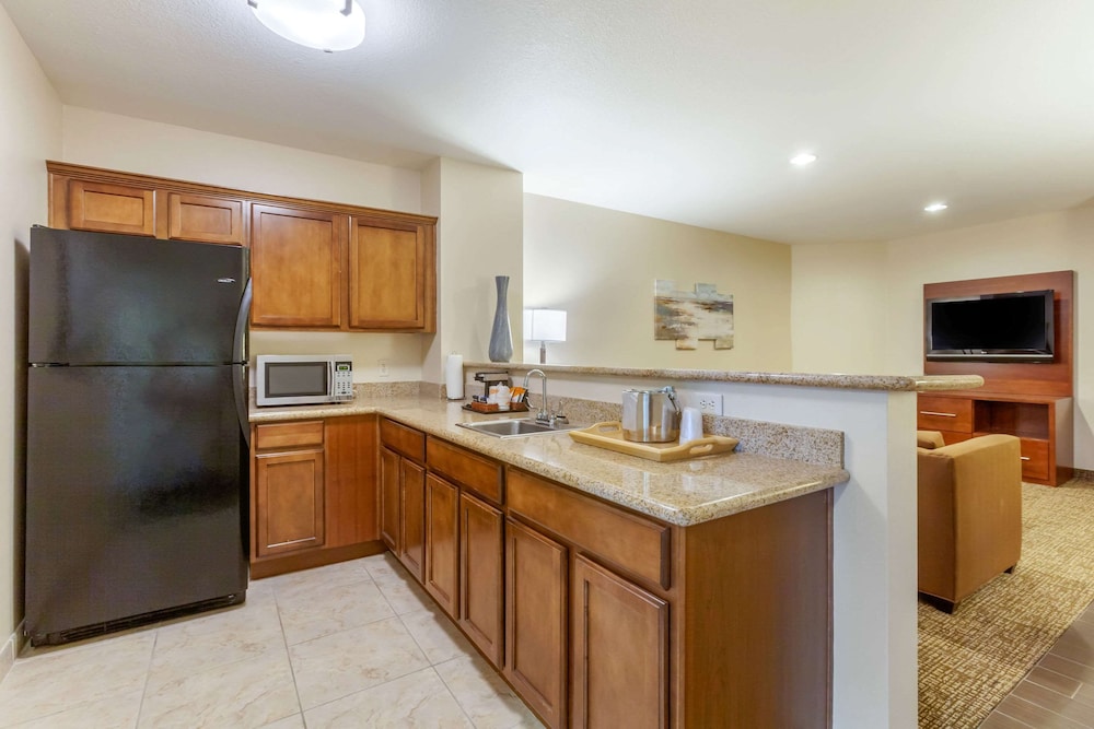 Comfort Suites Glendale State Farm Stadium Area 34/45