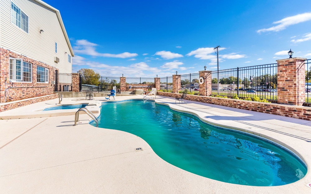 Wamego Inn And Suites 14/16