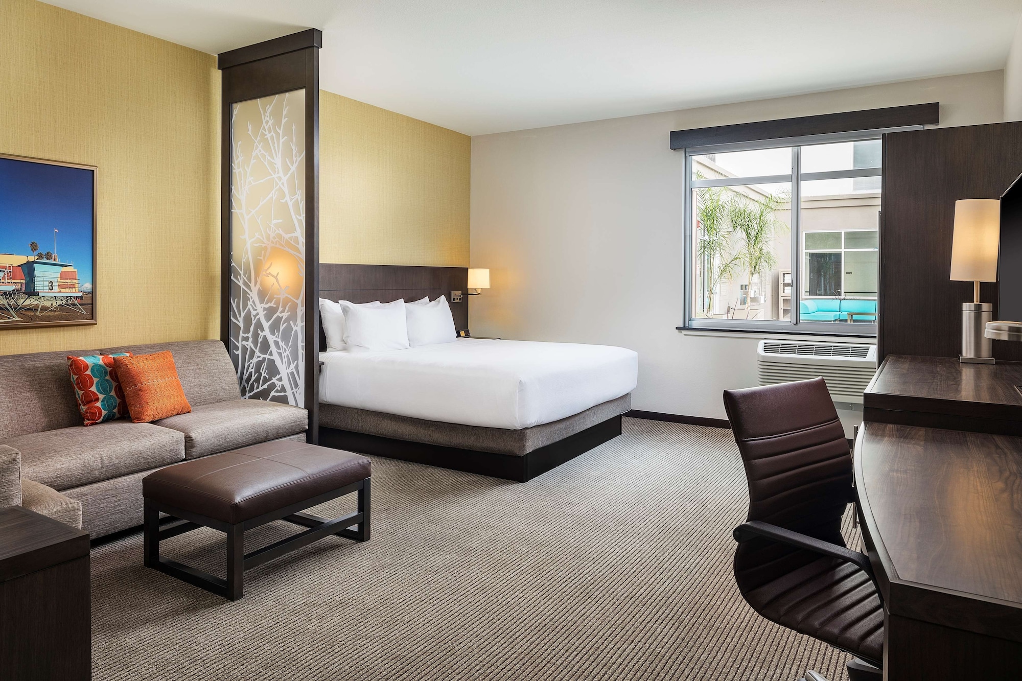 ROOM, KING BED, SOFA