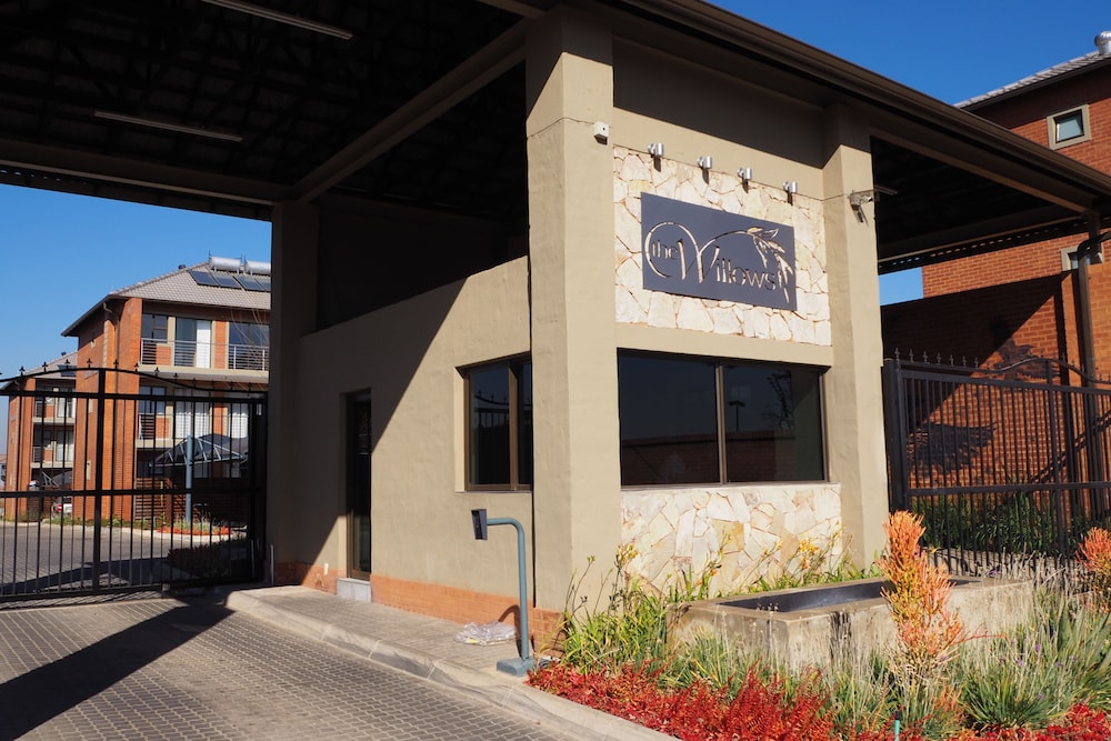 African Eagle Apartments 2/50